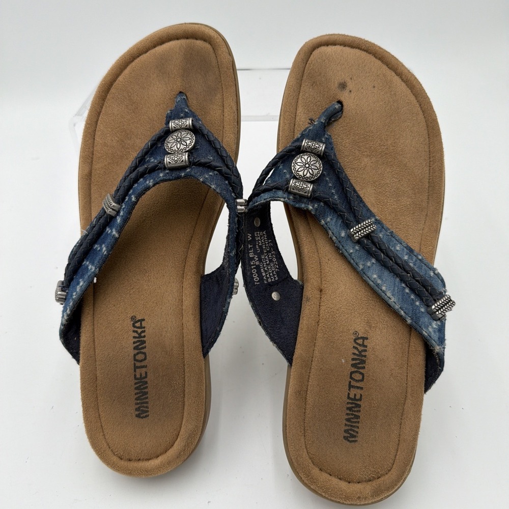 Minnetonka Women's Sandals.‎  Size 8  W.  Denim With Silver Accents